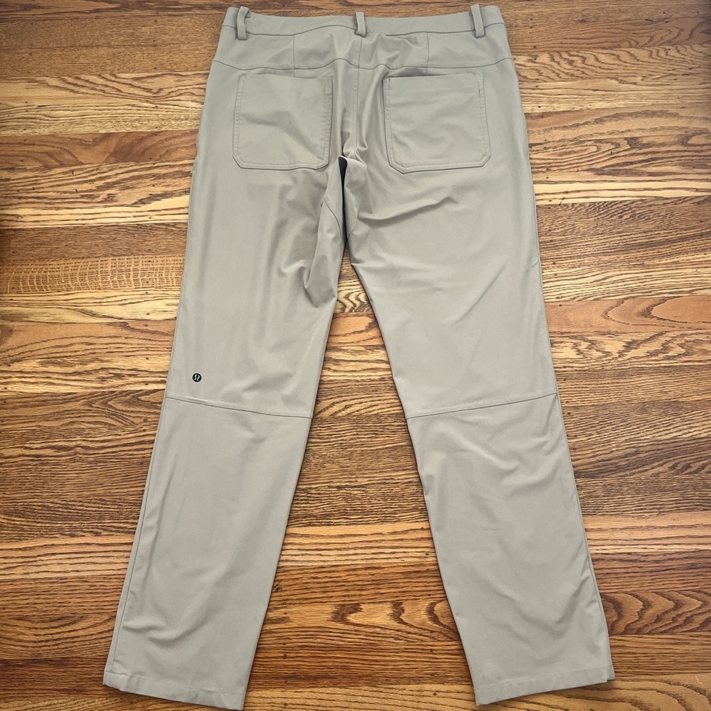 Lululemon ABC Pants Classic Fit in khaki- Size Mens 36"
